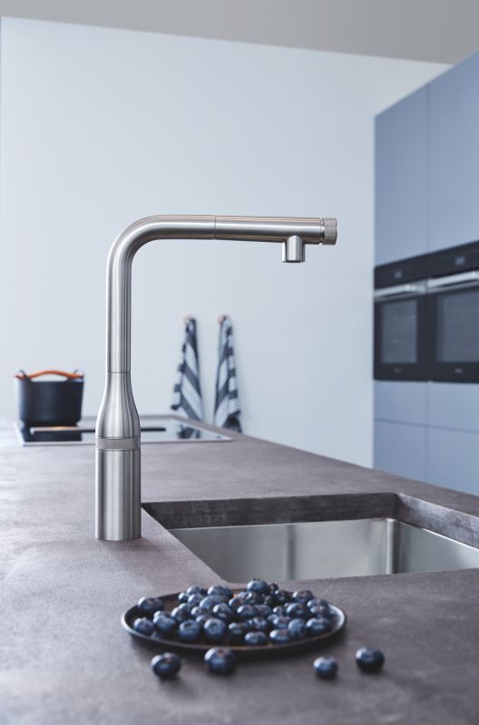 Змішувач для кухні з висувним виливом Grohe Essence SmartControl (31615DC0)