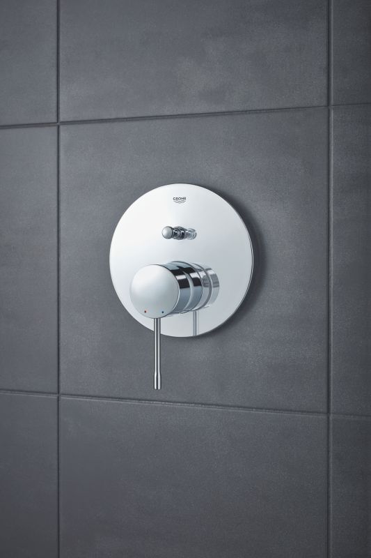 Змішувач прихованого монтажу на 2 споживача Grohe Essence New (24058001)