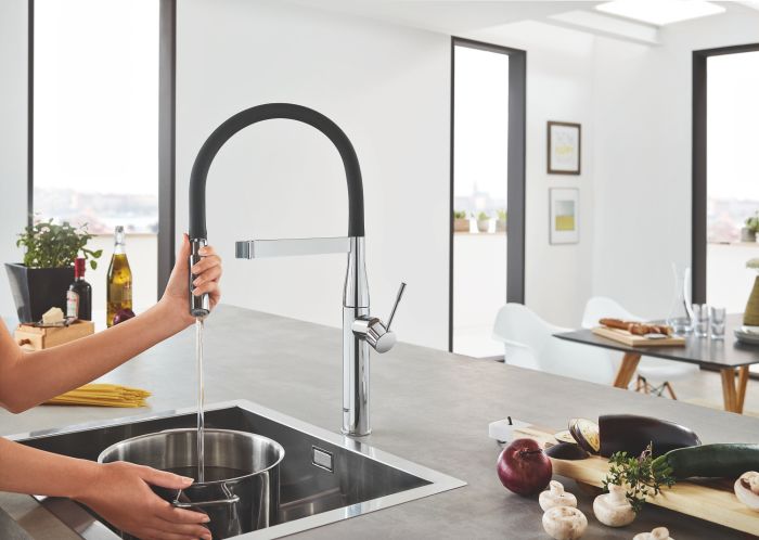 Змішувач для кухні з гнучким виливом Grohe Essence New (30294000)